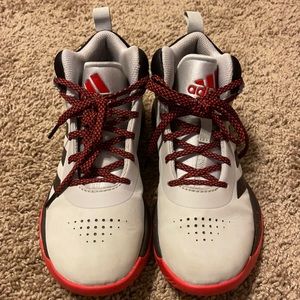 Adidas girls basketball shoes size 5